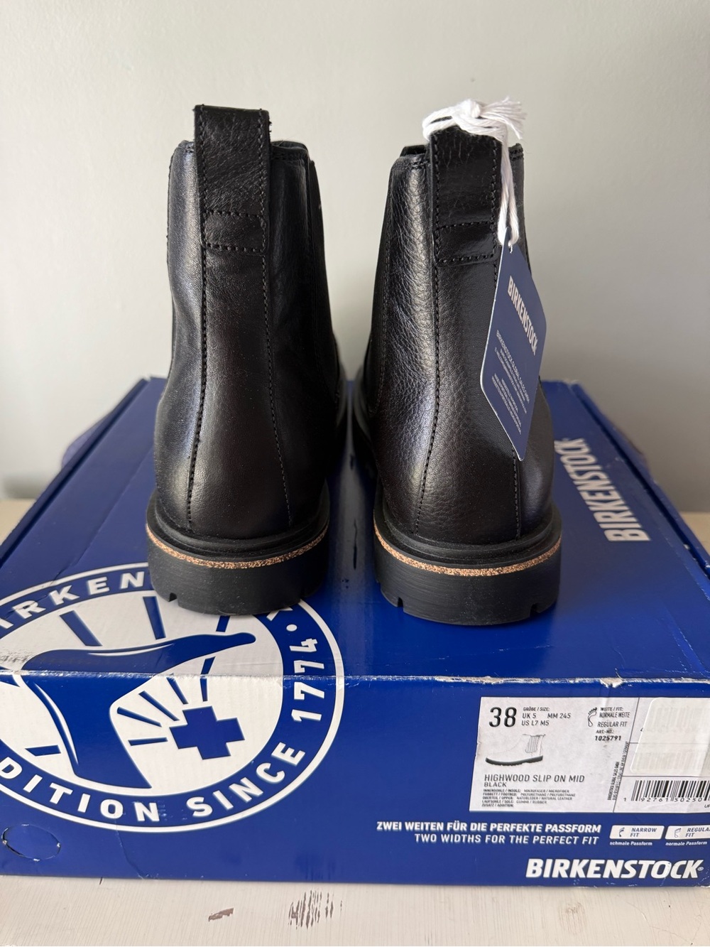 Birkenstock Highwood Slip on Chelsea Black Leather Boots • NIB • Women’s 38 - Picture 3 of 6